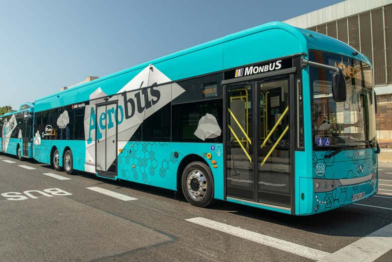 O Aerobús conecta o aeroporto El Prat com Barcelona