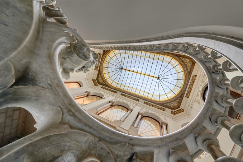 Escadaria de inspiração modernista na Casa Garriga Nogués