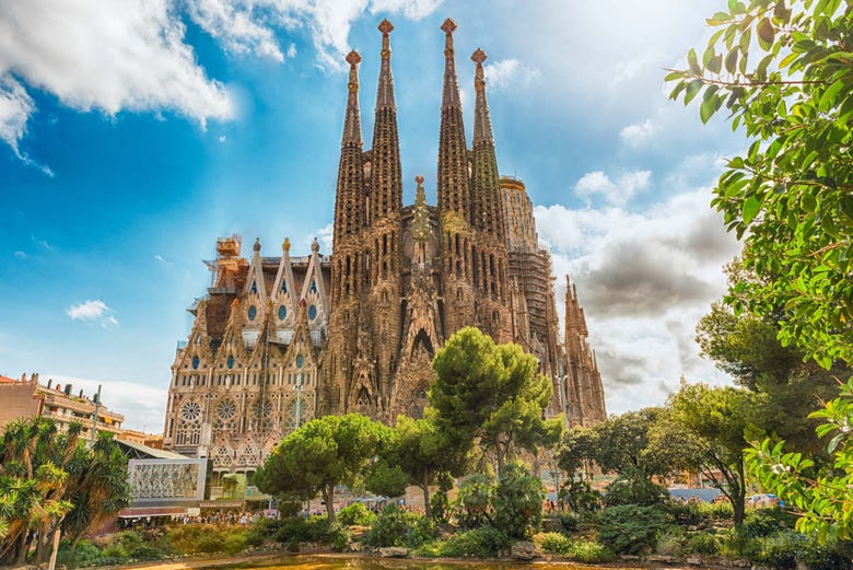 Fachada da basílica da Sagrada Família
