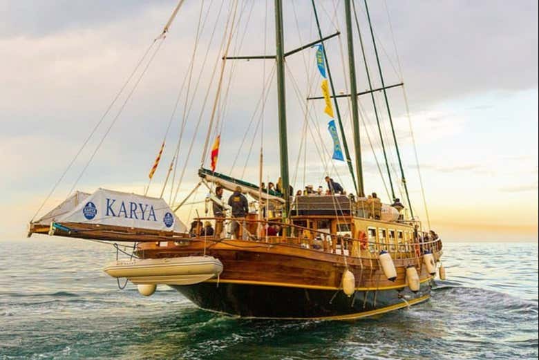 Navegaremos em uma goleta de madeira