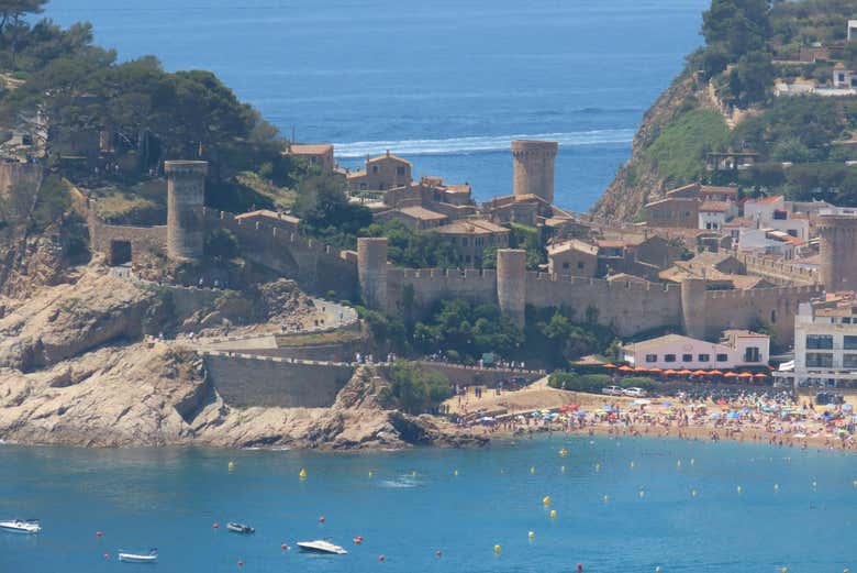 Vistas panorâmicas da muralha de Tossa de Mar
