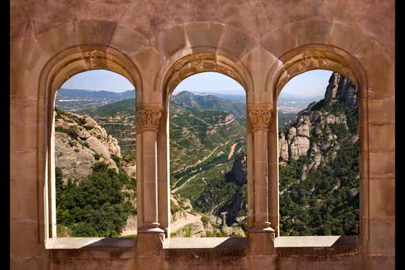 Trekking por Montserrat e visita ao mosteiro